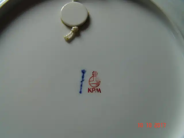 KPM Berlin - Neuosier - Teller - Blumen Schmetterlinge Goldrand - Ø ca 26 cm 8