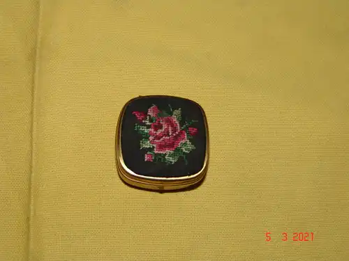 Pillendose Tablettendöschen Metall Petit Point Stickerei