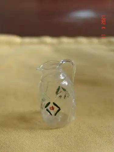 Puppengeschirr Glaskanne Glaskrug Henkel Relief
