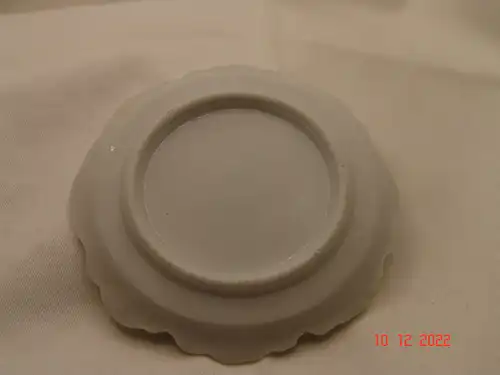 Puppengeschirr Tortenplatte Tortenteller Porzellan Relief