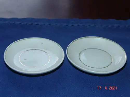 Puppengeschirr 2 Teller Porzellan weiß Goldrand - Ø 6,3 