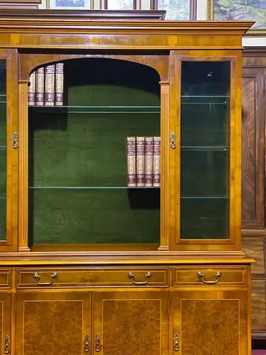 Englische Möbel Regency Eibe Stilmöbel Bücherschrank Vitrine Display Cabinet UK