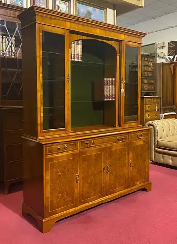 Englische Möbel Regency Eibe Stilmöbel Bücherschrank Vitrine Display Cabinet UK