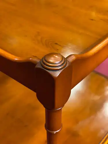 Englische Möbel Stilmöbel Regency Heldense Eibe Tisch Beistelltisch Lampentisch