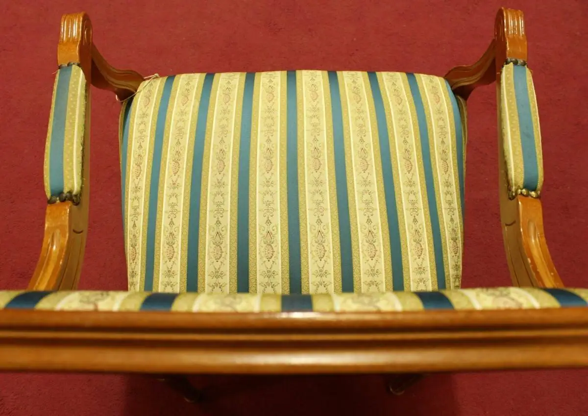 Englische Möbel Antik Stuhl mit Armlehne Eibe Biedermeier Streifen Homeoffice 4