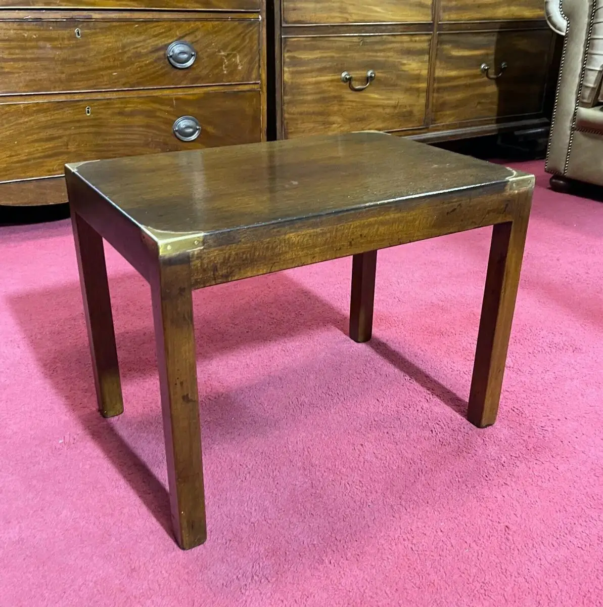 Englische Möbel original Military Beistelltisch Lampentisch Mahagoni Messing Eck 1