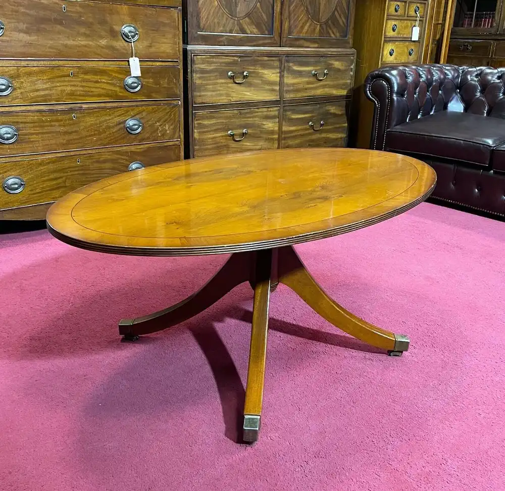 Englische Möbel Direktimport oval Couchtisch Eibe auf Rollen Intarsie Messing UK 1