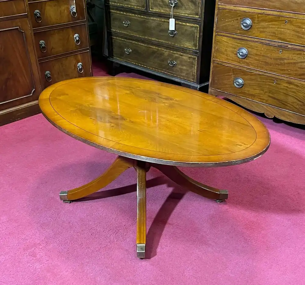 Englische Möbel Direktimport oval Couchtisch Eibe auf Rollen Intarsie Messing UK 2