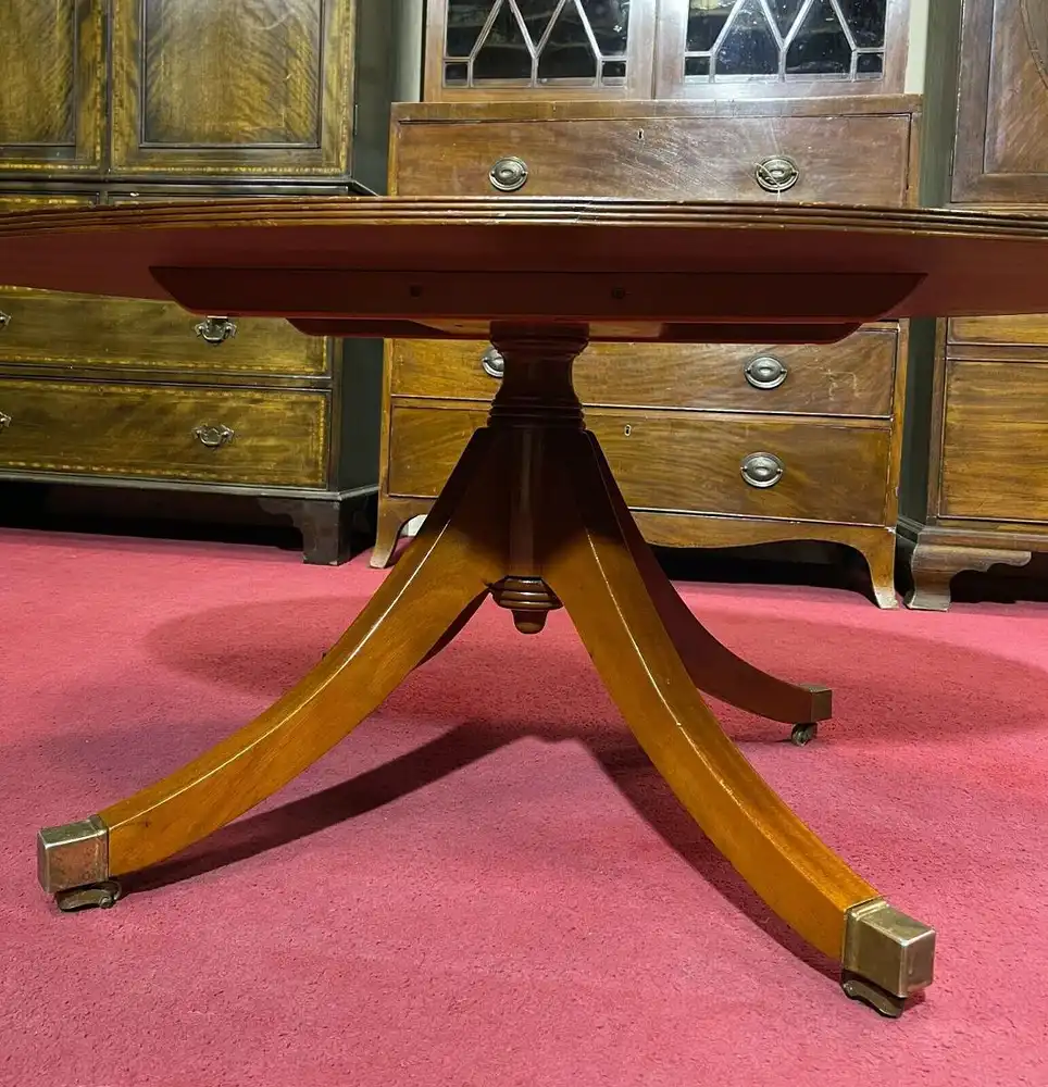 Englische Möbel Direktimport oval Couchtisch Eibe auf Rollen Intarsie Messing UK 3