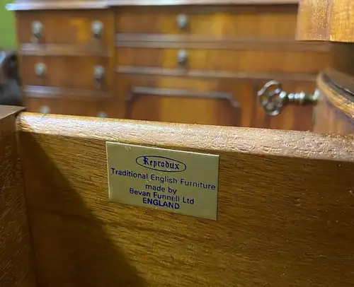 Englische Möbel Regency Serpentine Sideboard Anrichte Bevan Funnell Made in UK