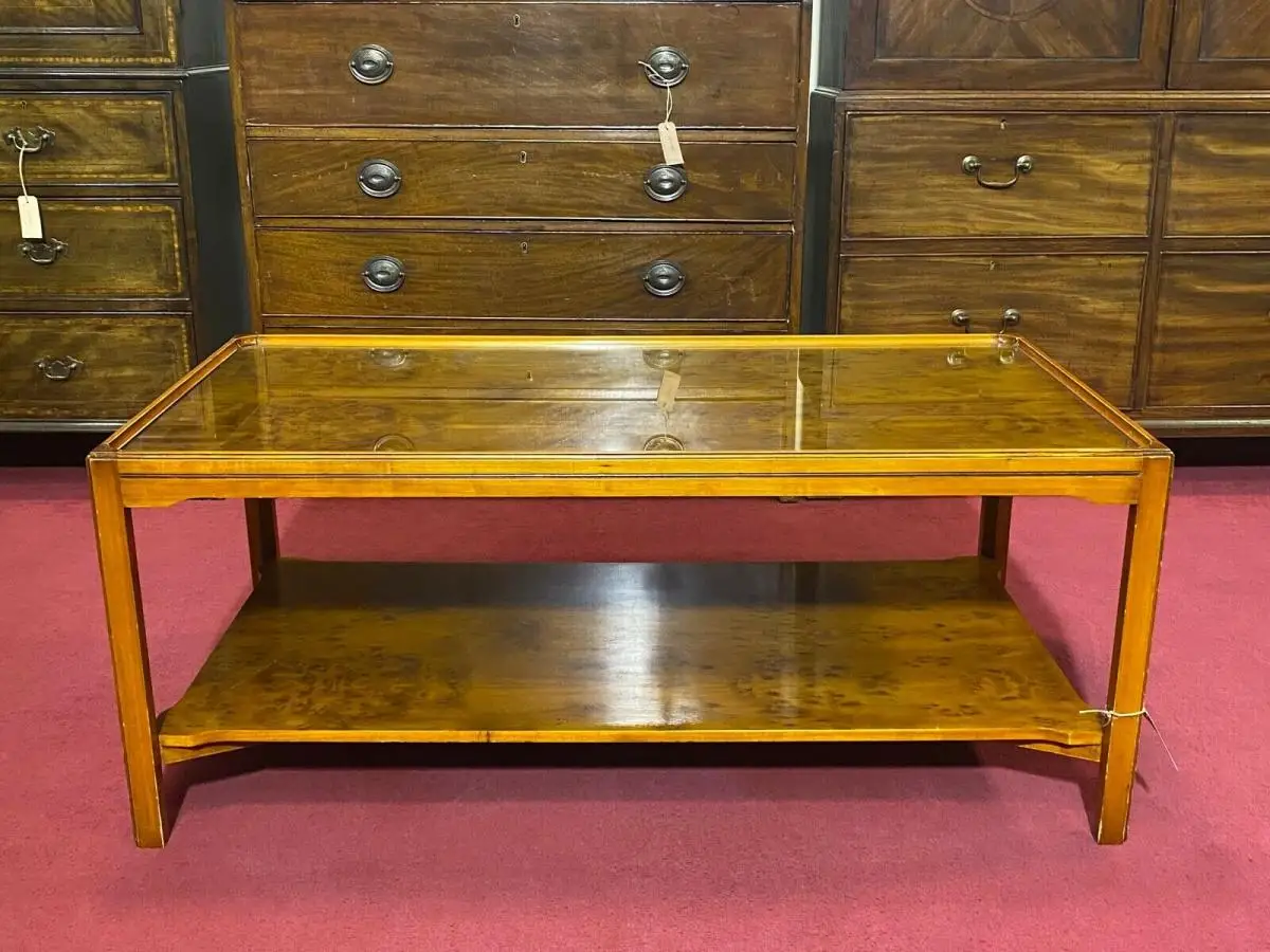 Englische Möbel Stilmöbel Chesterfield Eibe Couchtisch mit Glasplatte made in UK 0