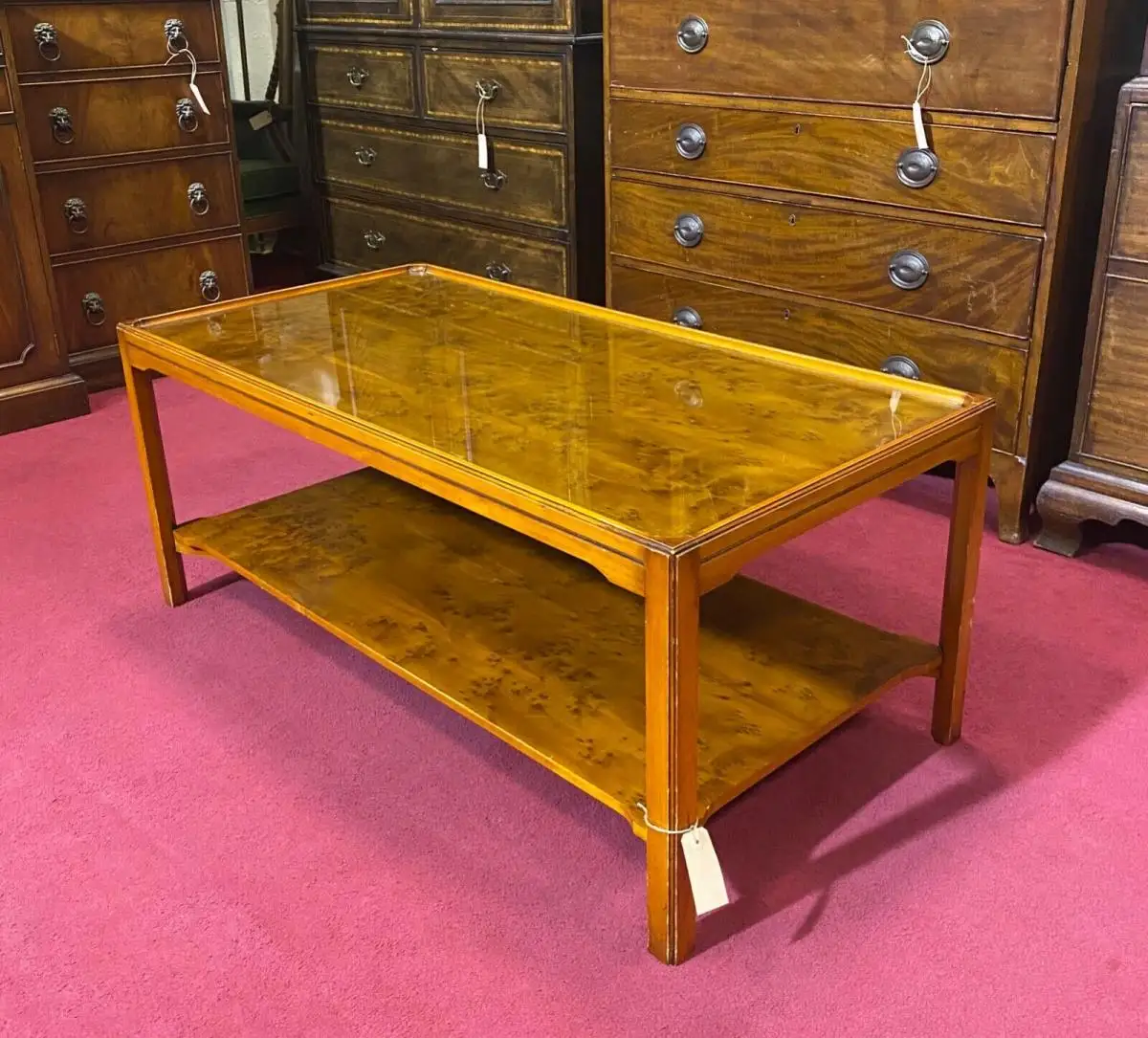 Englische Möbel Stilmöbel Chesterfield Eibe Couchtisch mit Glasplatte made in UK 2