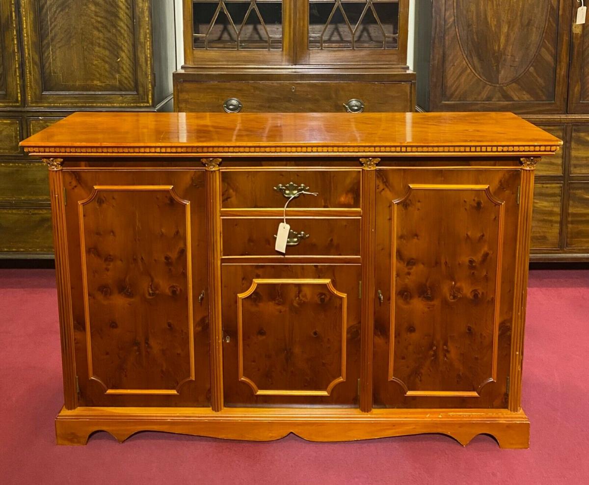 Englische Möbel Stilmöbel Eibe Highboard Sideboard Anrichte 3türig