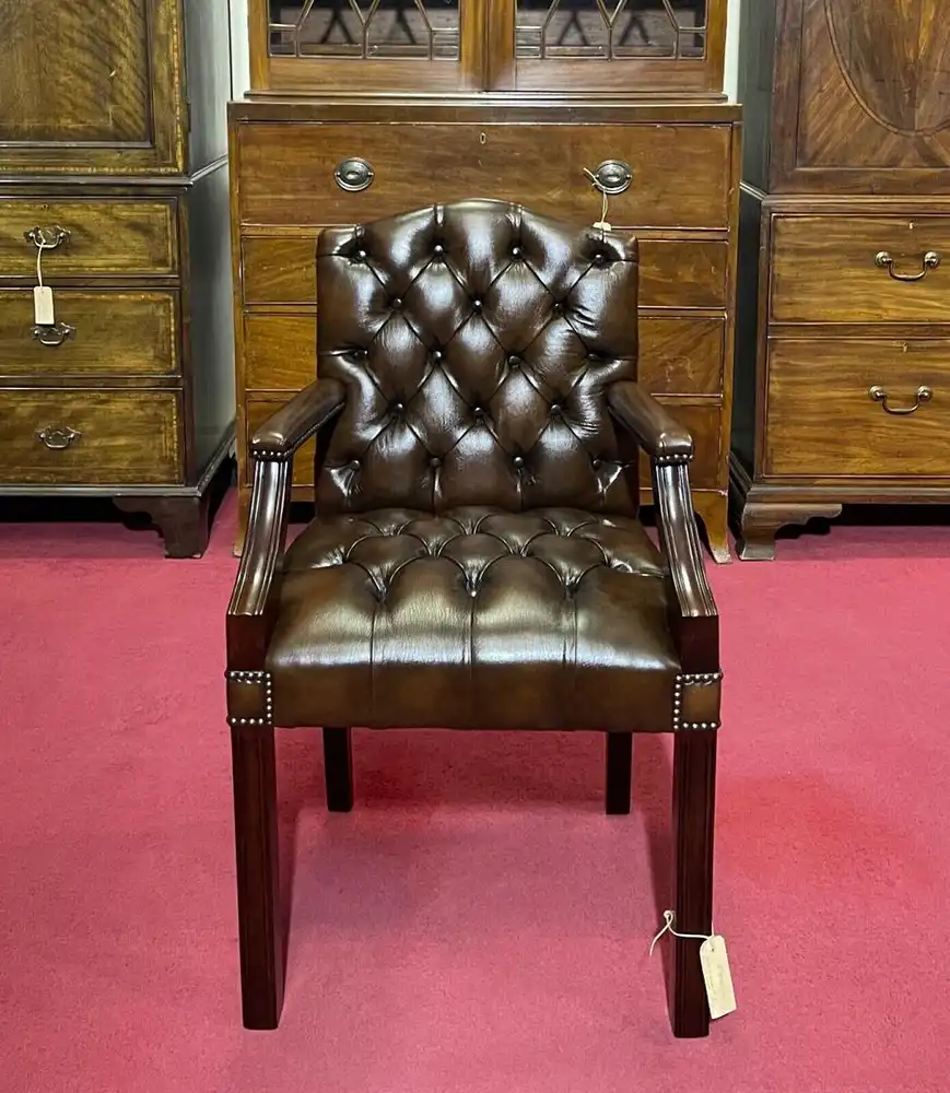 Englische Möbel Chesterfield Leder Stuhl mit ArmlehneLeder in Braun Herrenzimmer 0