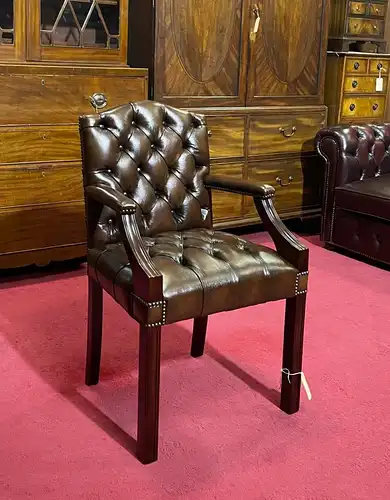 Englische Möbel Chesterfield Leder Stuhl mit ArmlehneLeder in Braun Herrenzimmer