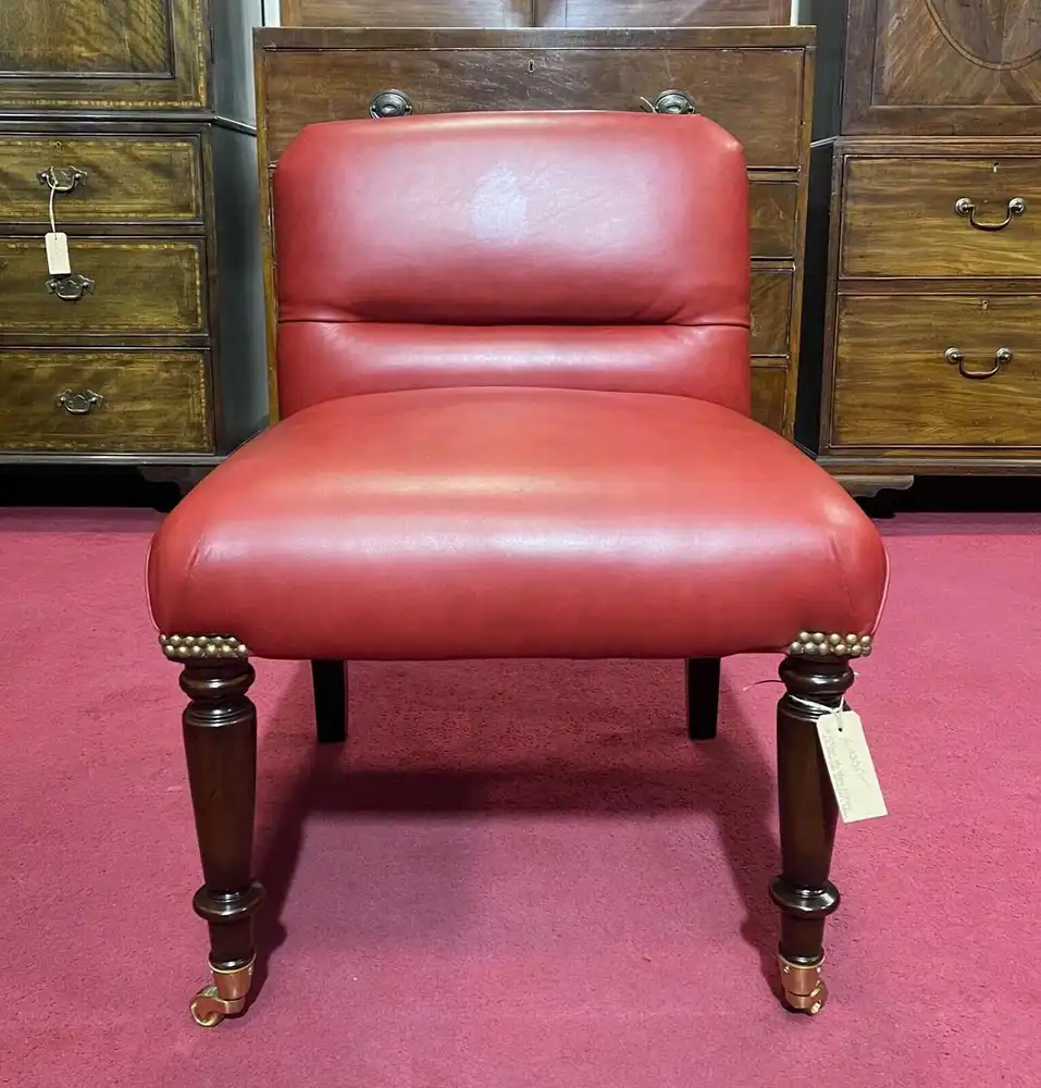 Englische Mbel Chesterfield Mahagoni Leder Hocker mit Rckenlehne auf Rollen 0