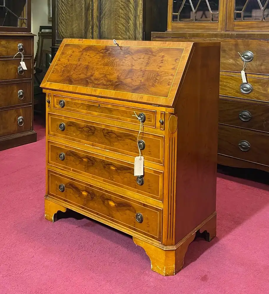 Englische Möbel Antik Sekretär Schreibtisch Eibe Ledereinlage in grün Made in UK 1