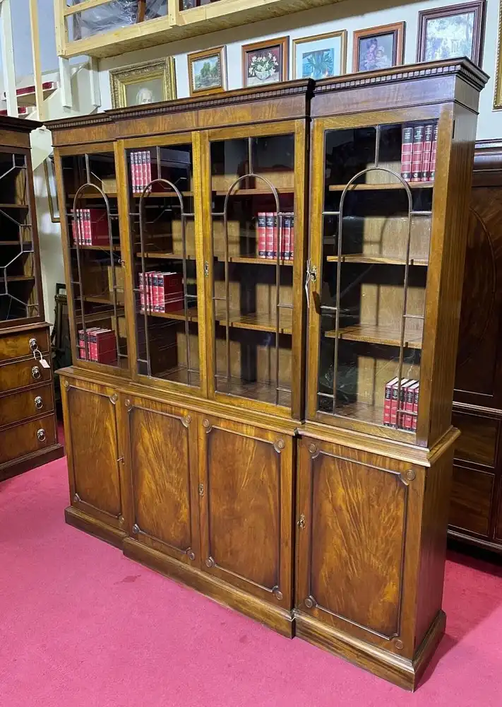 Englische Möbel Bücherschrank Mahagoni Breakfront Herrenzimmer Made in England 1
