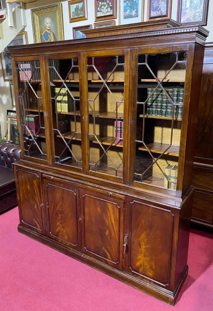 Englische Möbel original Stil Bücherschrank mit Leder Tablet Wohnzimmer England 1