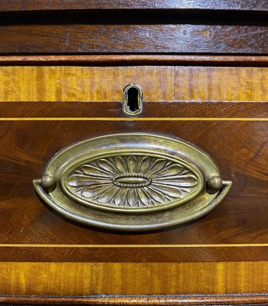 Englische Möbel Antik Kommode Highboard Mahagoni Intarsie Messinggriff Bowfront 7