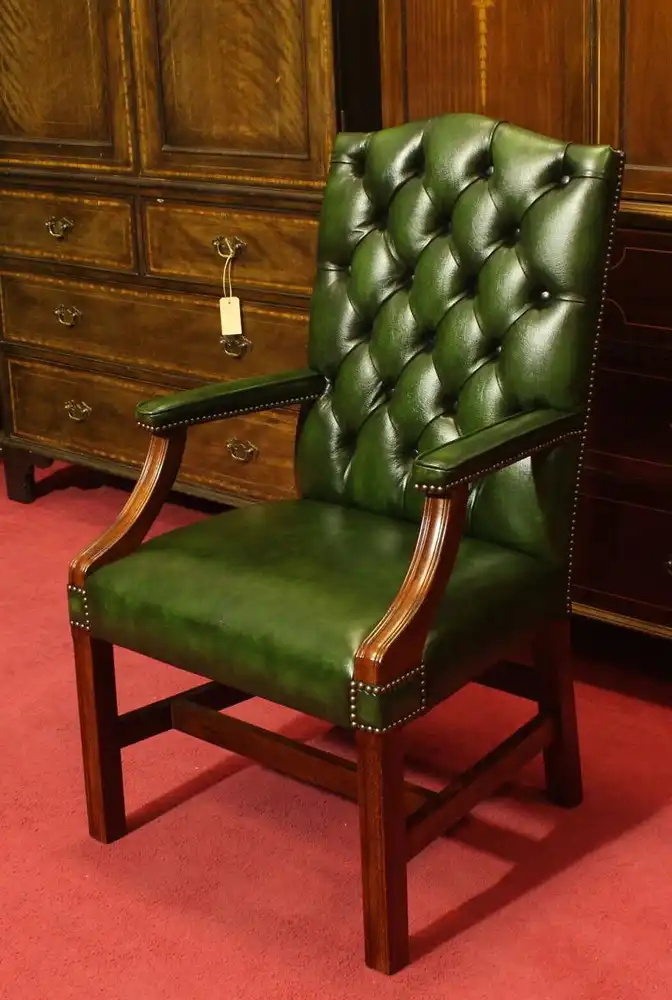 Englische Möbel Gainsborough Chesterfield Stuhl mit Armlehne Antik Leder grün UK 2