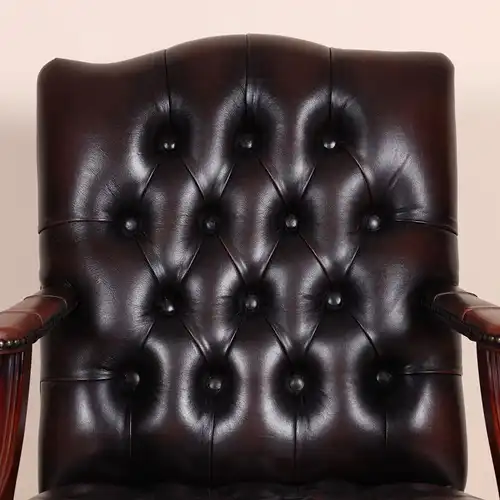 Englische Möbel Chesterfield Stuhl mit Armlehne Antik Leder in rotbraun Handmade