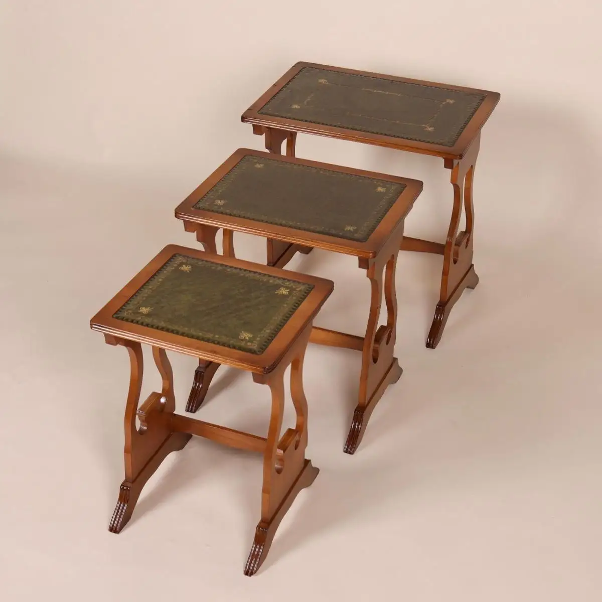 Englische Möbel Stilmöbel Set von 3 Eibe Beistelltisch Lampentisch mit Leder UK 1