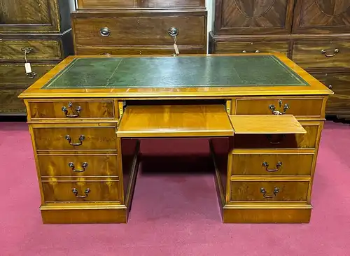 Englische Möbel Homeoffice Schreibtisch mit Ledereinlage in grün Eibe made in UK