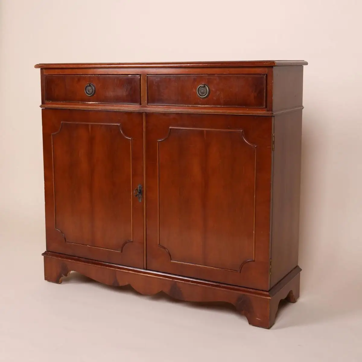 Englische Möbel Regency Stilmöbel Sideboard Anrichte Eibe zwei Schubfächer UK 1