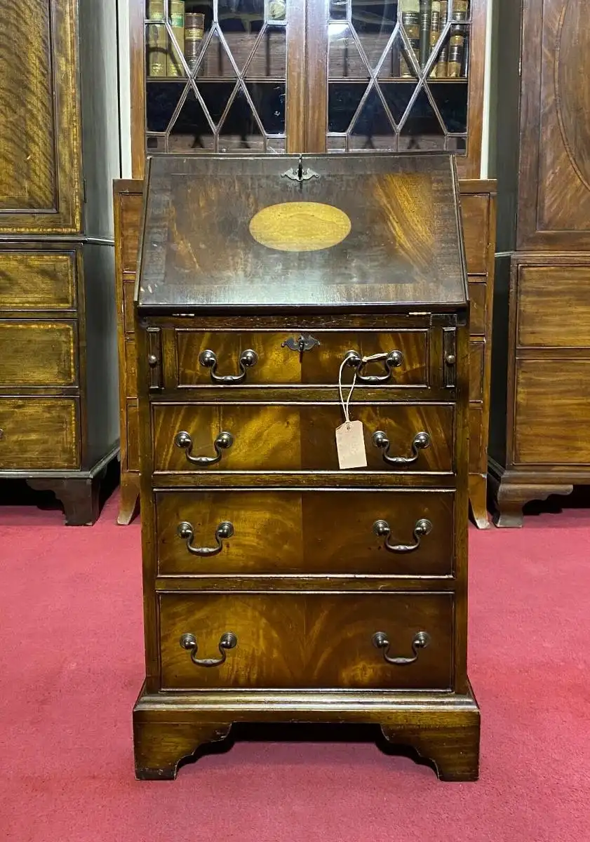 Englische Möbel Schreibtschi Sekretär Mahagoni Ledereinlage in grün Made in UK 0