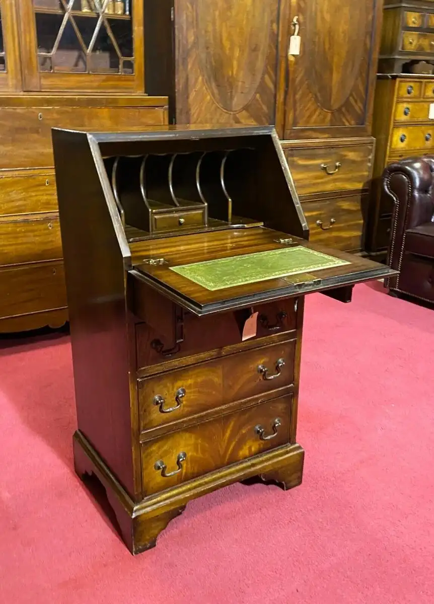 Englische Möbel Schreibtschi Sekretär Mahagoni Ledereinlage in grün Made in UK 3
