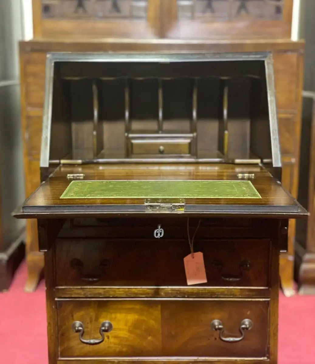 Englische Möbel Schreibtschi Sekretär Mahagoni Ledereinlage in grün Made in UK 4