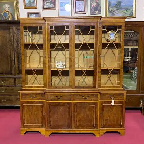 Englische Möbel Bücherschrank Bibliothek Eibe Herrenzimmer Vitrine aus England