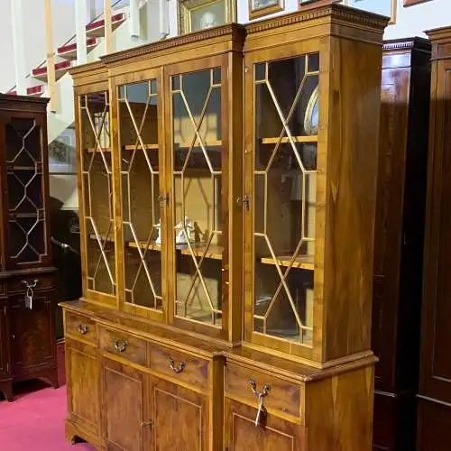 Englische Möbel Bücherschrank Bibliothek Eibe Herrenzimmer Vitrine aus England