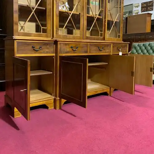 Englische Möbel Bücherschrank Bibliothek Eibe Herrenzimmer Vitrine aus England