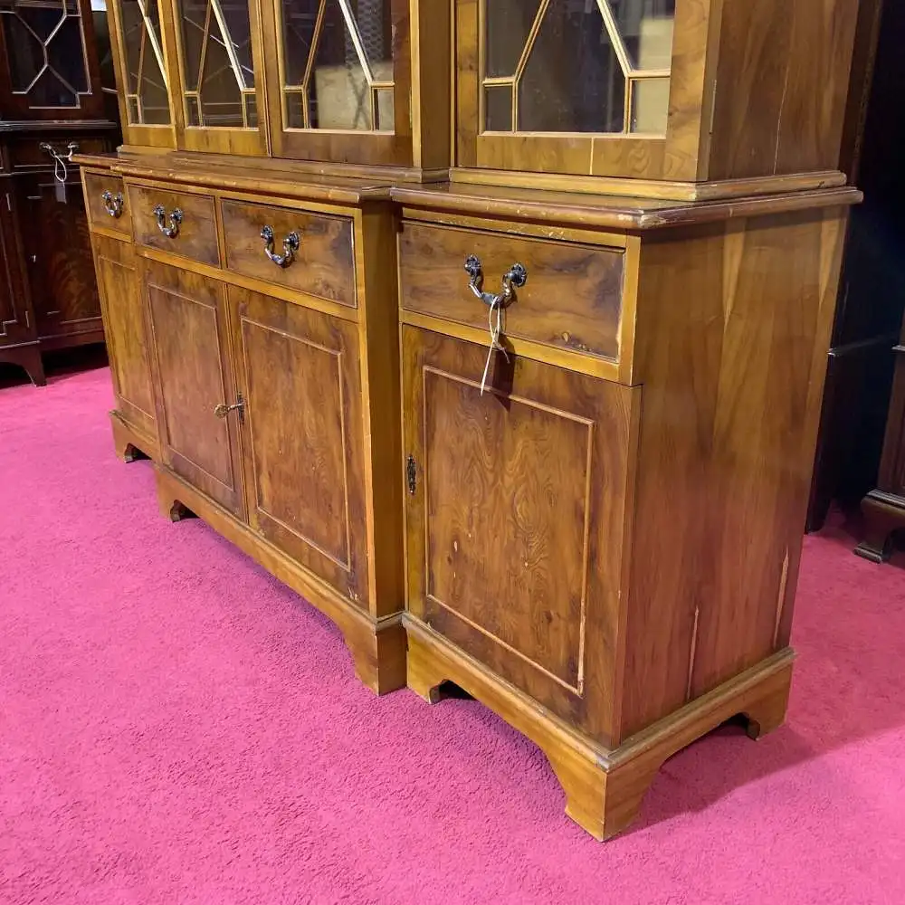 Englische Möbel Bücherschrank Bibliothek Eibe Herrenzimmer Vitrine aus England 6