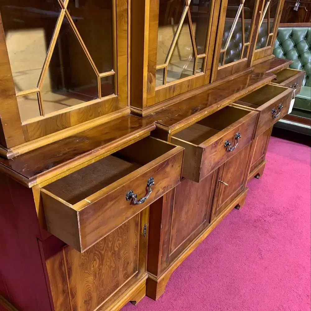 Englische Möbel Bücherschrank Bibliothek Eibe Herrenzimmer Vitrine aus England 7