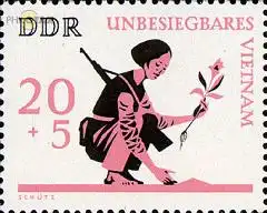 D,DDR Mi.Nr. 1220 Unbesiegbares Vietnam, Mädchen mit Gewehr + Blume (20+5)