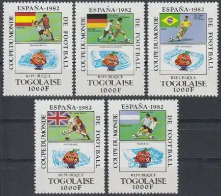 Togo Mi.Nr. 1542-46 Fußball WM 1982, Spielszenen und Flaggen (5 Werte)