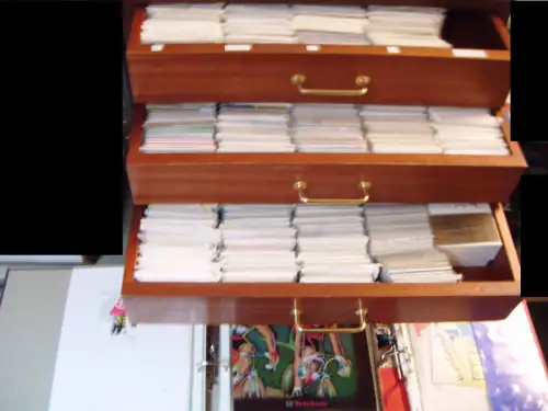 Telefonkartenlager: 5612 Telefonkarten, davon 2227 verschiedene !