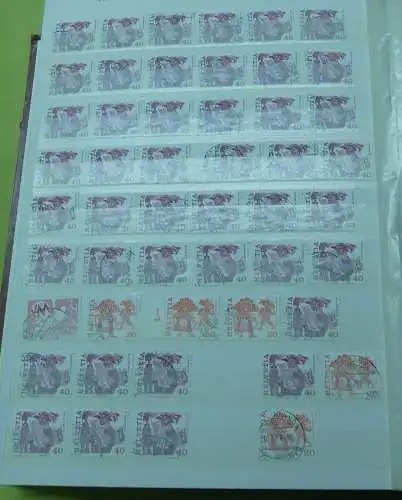 Einsteckbuch kleine Sammlung mit diversen Briefmarken aus Aller Welt meist 