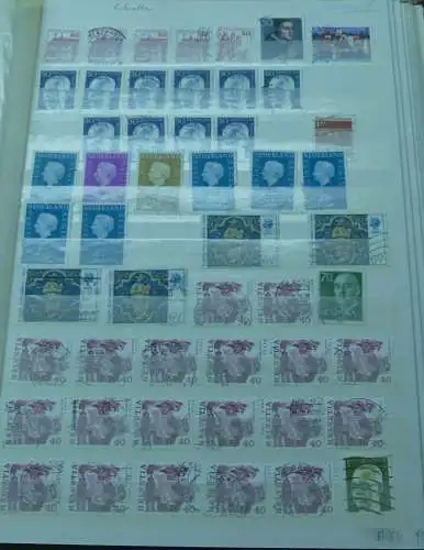 Einsteckbuch kleine Sammlung mit diversen Briefmarken aus Aller Welt meist 