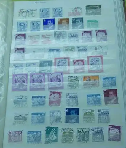 Einsteckbuch kleine Sammlung mit diversen Briefmarken aus Aller Welt meist 