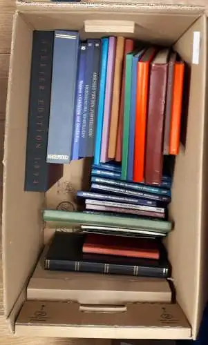 große Kiste mit Deutschland, Jahrbüchern, Marken aus aller Welt, Einsteckbücher