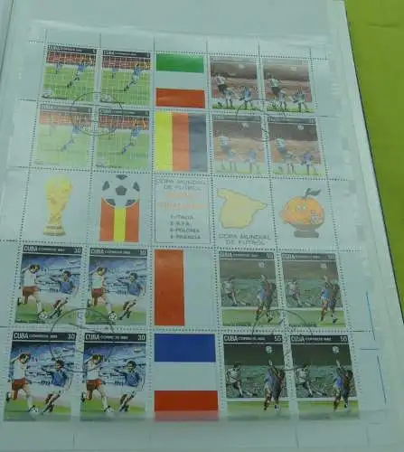 Einsteckbuch kleine Sammlung mit diversen Briefmarken aus Aller Welt meist Sport