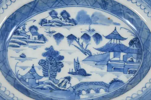 Zwei antike chinesische Porzellan Teller, c 1800-1850