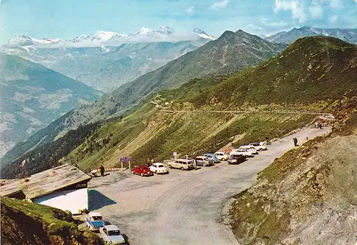211 - Italien - Südtirol , Dolomiten , Passo del Giovo , Jaufenpass gegen Ortler , Auto - gelaufen 1966