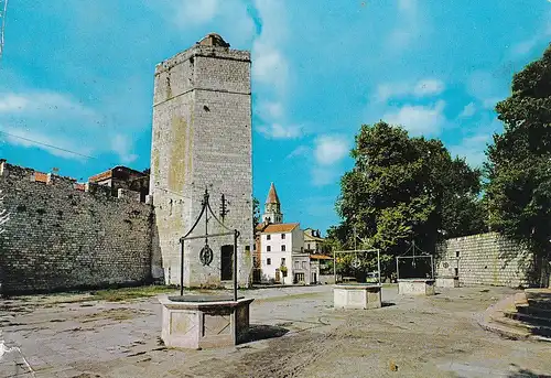 651 - Jugoslawien - Kroatien , Zadar , srednjovjekovna kula , mittelaterlicher Turm , Brunnen - gelaufen 1968