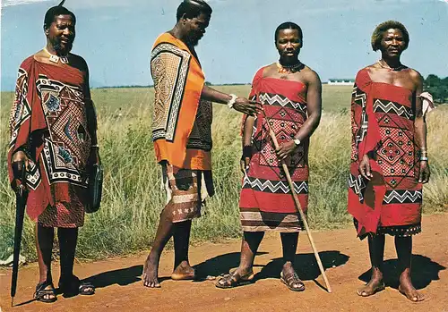 1212 - Rhodesien - Rhodesia , Tribal Life , Stamlewe , Swazi men of noble rank in tribal dress , Eingeborene , Ureinwohner - gelaufen 1978