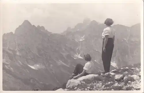 1670 -  - Zwei Frauen auf einem Berg